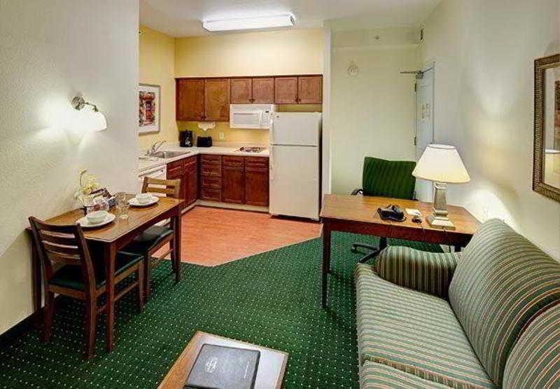 Residence Inn Houston West Energy Corridor Номер фото