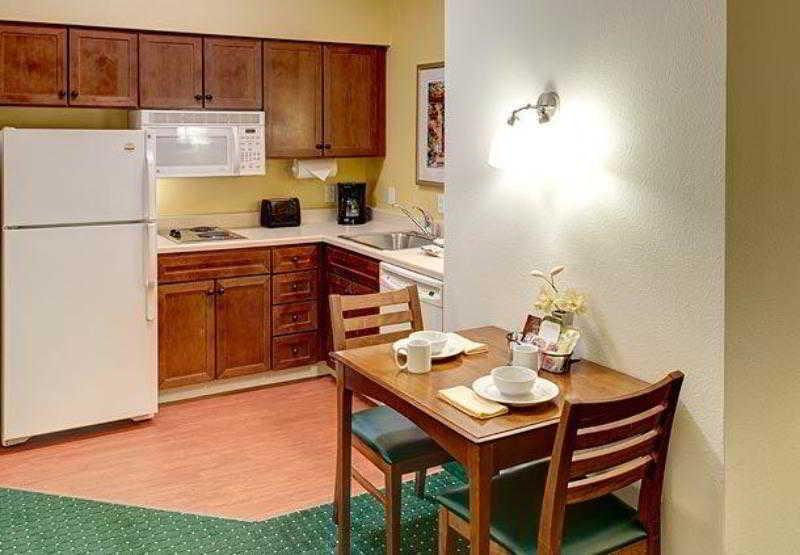 Residence Inn Houston West Energy Corridor Номер фото