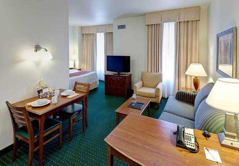 Residence Inn Houston West Energy Corridor Номер фото